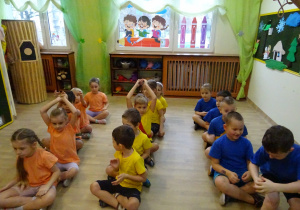 Na zdjęciu widać dzieci na turnieju sportowym.
