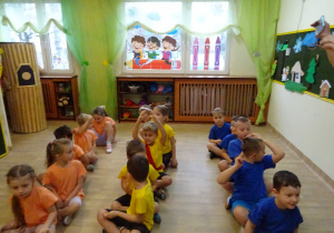 Na zdjęciu widać dzieci na turnieju sportowym.
