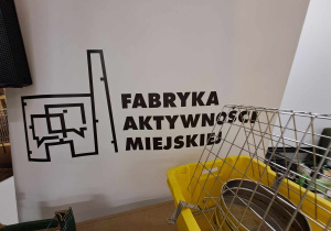 Na zdjęciu widać logo Fabryki aktywności miejskiej.
