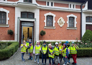 Na zdjęciu widać dzieci na warsztatach w Galerii Sztuki Dawnej w Łodzi.