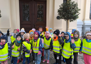 Na zdjęciu widać dzieci na warsztatach w Galerii Sztuki Dawnej w Łodzi.