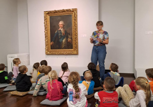 Na zdjęciu widać dzieci na warsztatach w Galerii Sztuki Dawnej w Łodzi.