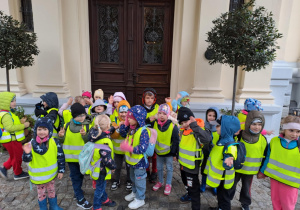 Na zdjęciu widać dzieci na warsztatach w Galerii Sztuki Dawnej w Łodzi.