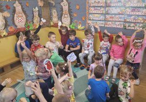 Na zdjęciu widać dzieci na Warsztatach "Dbajmy o środowisko Ziemia to nie wysypisko"