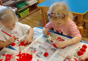 Na zdjęciu widać dzieci na warsztatach jesiennych.