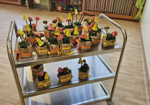 Na zdjęciu widać dzieci na warsztatach jesiennych.