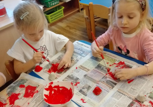 Na zdjęciu widać dzieci na warsztatach jesiennych.