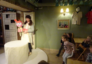 Na zdjęciu widać dzieci w Baśniowej Kawiarence.