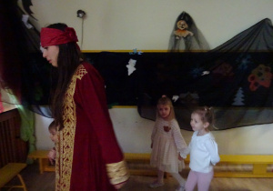 Na zdjęciu widać dzieci na "Zabawie Andrzejkowej"