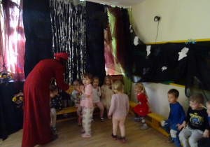 Na zdjęciu widać dzieci na "Zabawie Andrzejkowej"