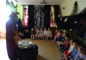 Na zdjęciu widać dzieci na "Zabawie Andrzejkowej"