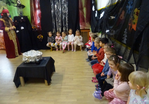 Na zdjęciu widać dzieci na "Zabawie Andrzejkowej"