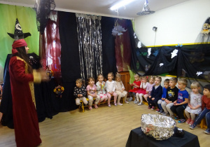 Na zdjęciu widać dzieci na "Zabawie Andrzejkowej"