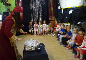 Na zdjęciu widać dzieci na "Zabawie Andrzejkowej"