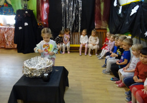 Na zdjęciu widać dzieci na "Zabawie Andrzejkowej"