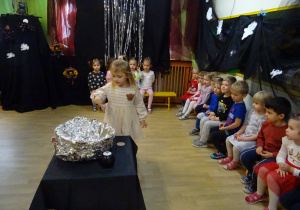 Na zdjęciu widać dzieci na "Zabawie Andrzejkowej"