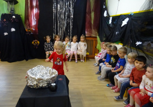 Na zdjęciu widać dzieci na "Zabawie Andrzejkowej"