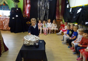 Na zdjęciu widać dzieci na "Zabawie Andrzejkowej"