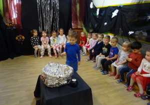 Na zdjęciu widać dzieci na "Zabawie Andrzejkowej"