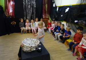 Na zdjęciu widać dzieci na "Zabawie Andrzejkowej"