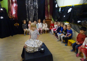 Na zdjęciu widać dzieci na "Zabawie Andrzejkowej"