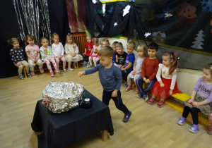 Na zdjęciu widać dzieci na "Zabawie Andrzejkowej"