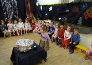 Na zdjęciu widać dzieci na "Zabawie Andrzejkowej"