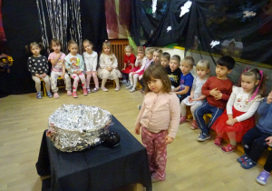 Na zdjęciu widać dzieci na "Zabawie Andrzejkowej"