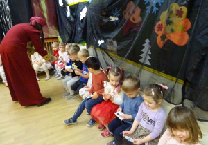 Na zdjęciu widać dzieci na "Zabawie Andrzejkowej"