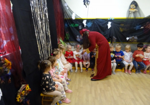 Na zdjęciu widać dzieci na "Zabawie Andrzejkowej"