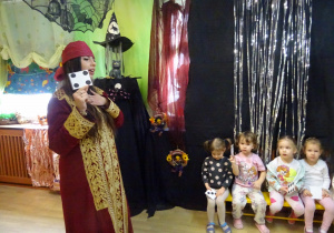 Na zdjęciu widać dzieci na "Zabawie Andrzejkowej"