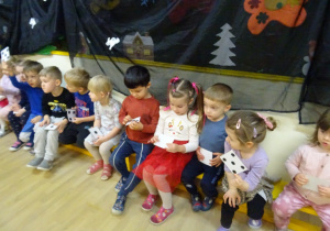 Na zdjęciu widać dzieci na "Zabawie Andrzejkowej"