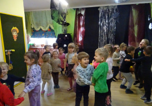 Na zdjęciu widać dzieci na "Zabawie Andrzejkowej"