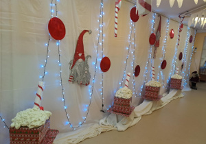 Dekoracja świąteczna w przedszkolu.