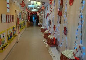 Dekoracja świąteczna w przedszkolu.