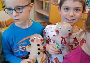 Na zdjęciu widać dzieci na Warsztatach Świątecznych.