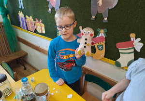 Na zdjęciu widać dzieci na Warsztatach Świątecznych.