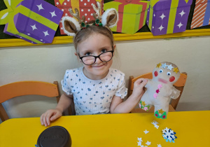 Na zdjęciu widać dzieci na Warsztatach Świątecznych.