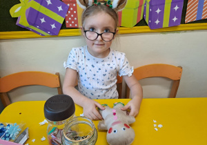 Na zdjęciu widać dzieci na Warsztatach Świątecznych.