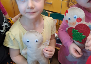 Na zdjęciu widać dzieci na Warsztatach Świątecznych.