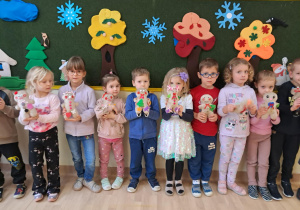 Na zdjęciu widać dzieci na Warsztatach Świątecznych.