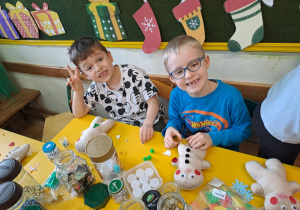 Na zdjęciu widać dzieci na Warsztatach Świątecznych.