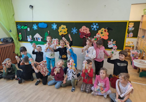 Na zdjęciu widać dzieci na Warsztatach Świątecznych.