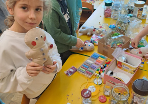 Na zdjęciu widać dzieci na Warsztatach Świątecznych.