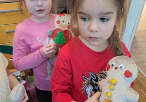 Na zdjęciu widać dzieci na Warsztatach Świątecznych.