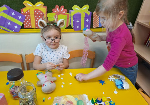 Na zdjęciu widać dzieci na Warsztatach Świątecznych.