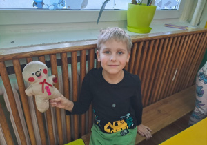 Na zdjęciu widać dzieci na Warsztatach Świątecznych.