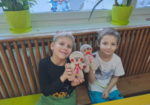 Na zdjęciu widać dzieci na Warsztatach Świątecznych.