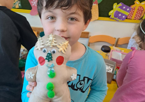 Na zdjęciu widać dzieci na Warsztatach Świątecznych.