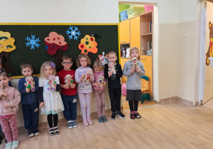 Na zdjęciu widać dzieci na Warsztatach Świątecznych.